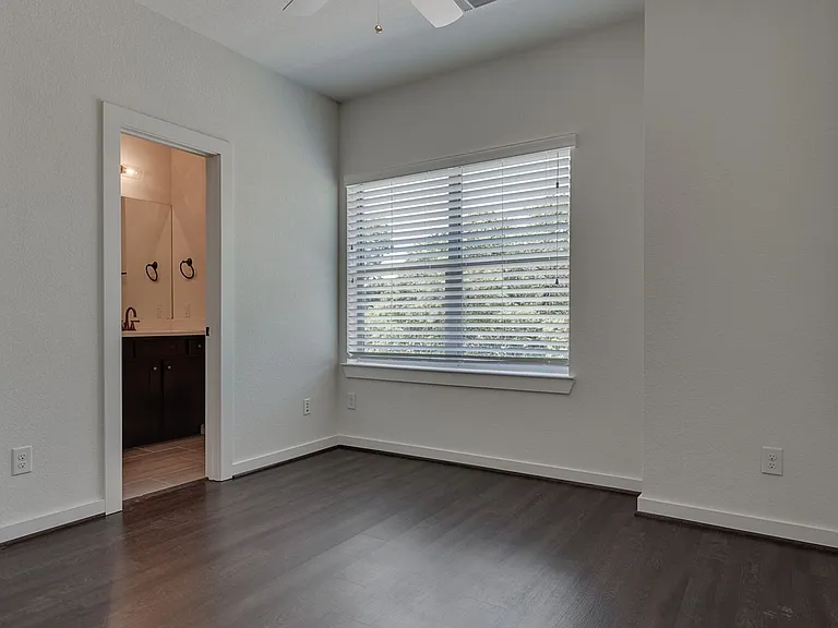 3117 Greene Ave — Photo 20
