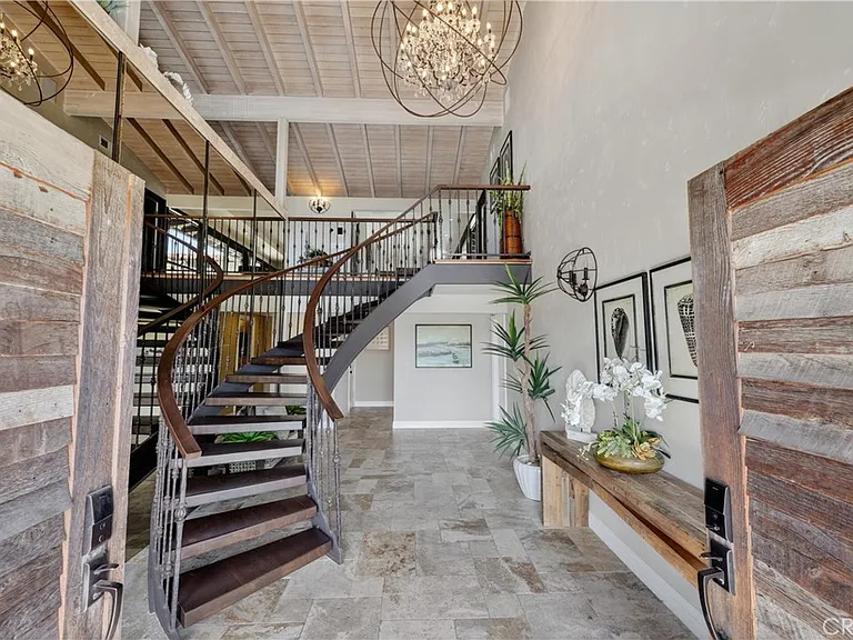 8 Monarch Bay Dr — Photo 3