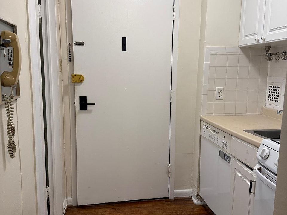 1st image of 950 25th St NW #911N