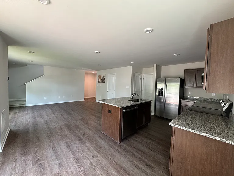 201 Thicket Dr — Photo 4