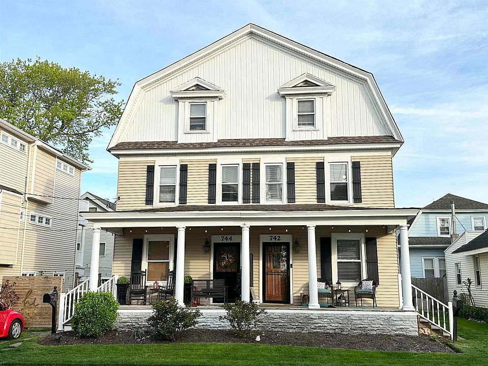 1st image of 742 Moore Ave #742