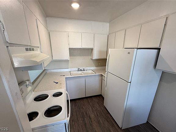 5th image of 376 N 15th St