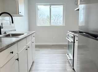 471 Tecumseh Rd W Unit 302, Windsor, ON N8X 1G8