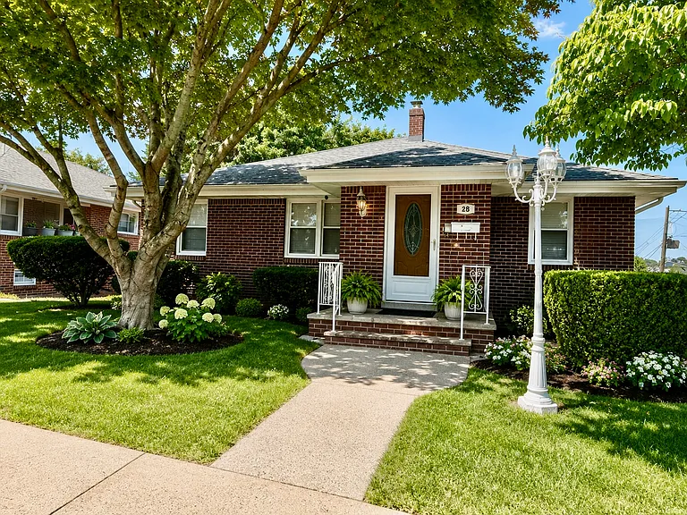 28 Burns Ave #1 — Photo 1