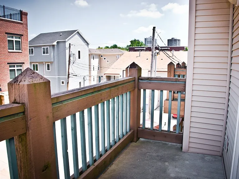 808 S Oak St — Photo 5