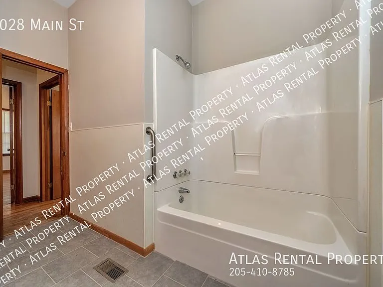 1028 Main St — Photo 27