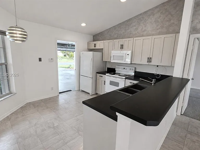 547 High Hawk Cir — Photo 4