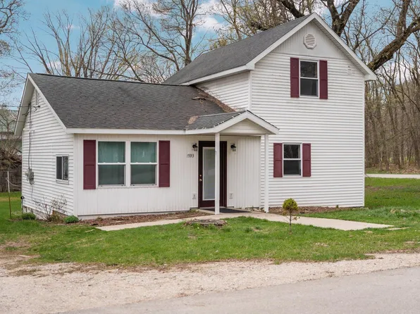 19913 Kent St, Interlochen, MI 49643