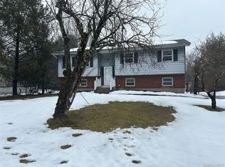 104 Sutton Park Rd, Poughkeepsie, NY 12603