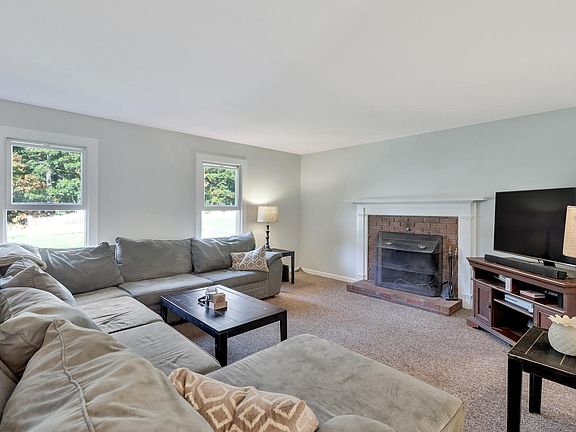 4th image of 25 Har-Wood Avenue