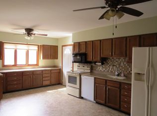 188 Woodstock Rd, Waterloo, IA 50701