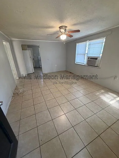 2 bed, 1.0 bath, 729 sqft, $1,200 — Photo 2