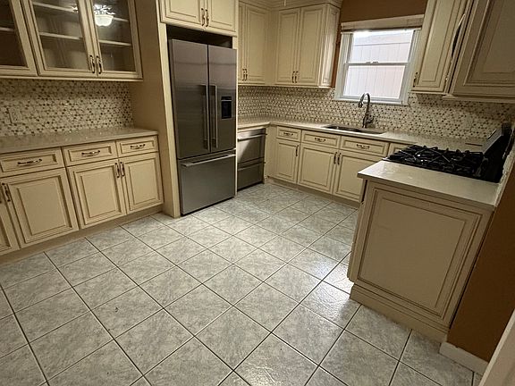 4th image of 37 Grapanche St #1
