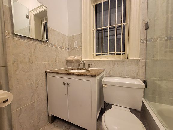 5th image of 172 W 77th St Unit 1