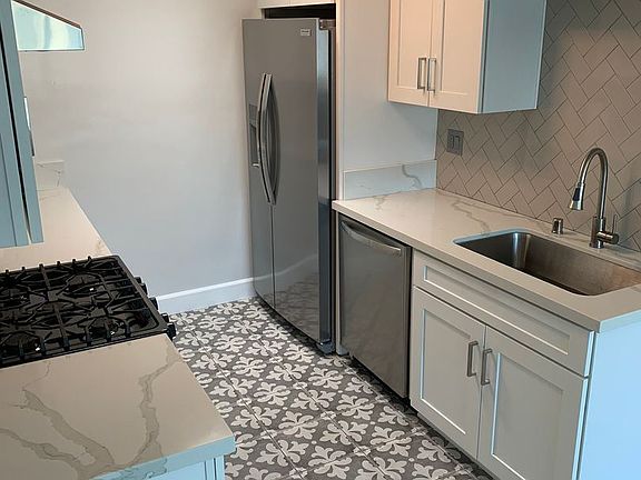 3rd image of 2604 28th St APT 6