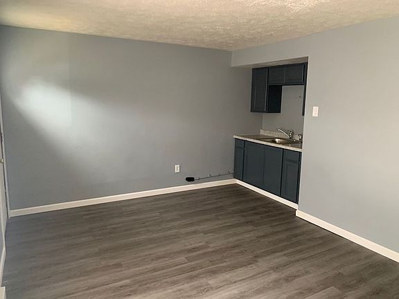 4th image of 475 Portland Way N #11