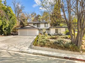 7057 Middlesbury Ridge Cir, West Hills, CA