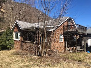 3015 E Riverview Dr, Shrewsbury, WV 25015