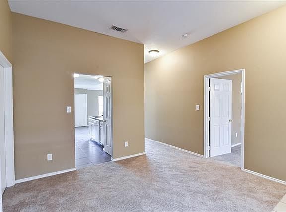 2nd image of 605 Delphinium Dr