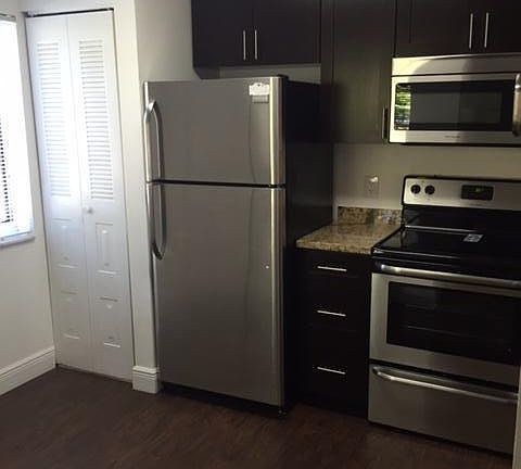 3rd image of 1052 The Pointe Dr