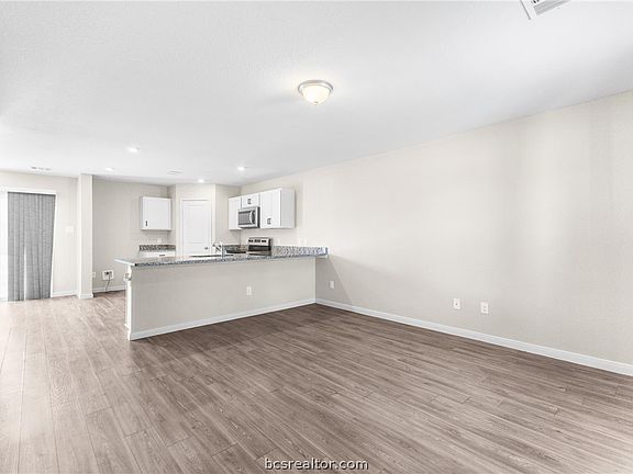 4th image of 6044 Toby Bnd