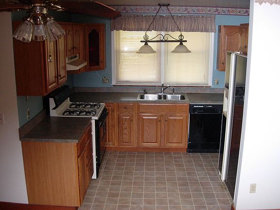 17 Hilbert Ct. Kitchen