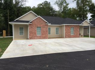 1673 Bilbo St #D, Deridder, LA 70634