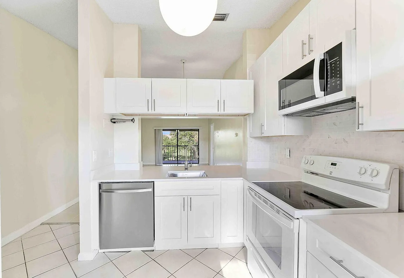 2 bed, 920 sqft, $2,500 — Photo 3