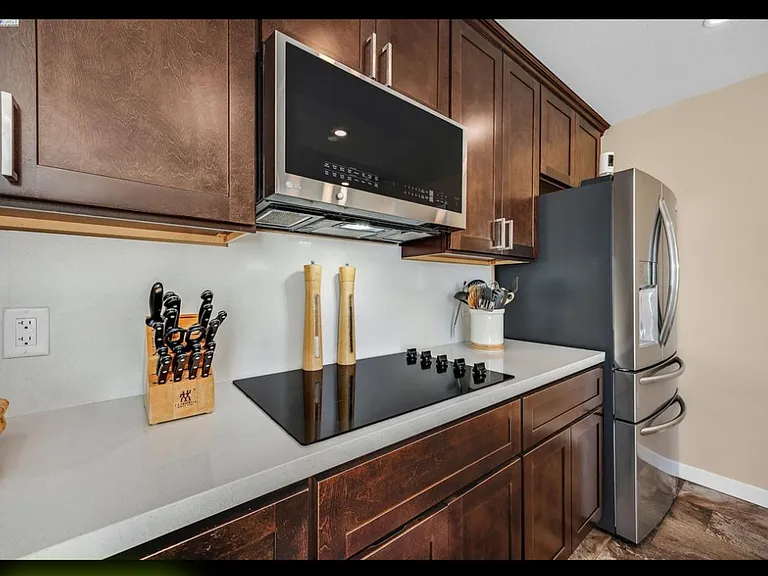 886 Laguna St — Photo 7