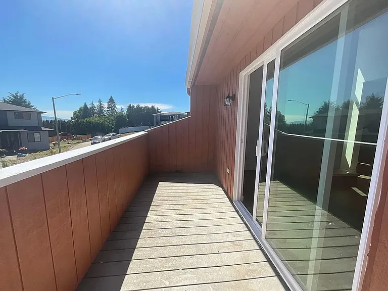 2161 Eastview Pl — Photo 6