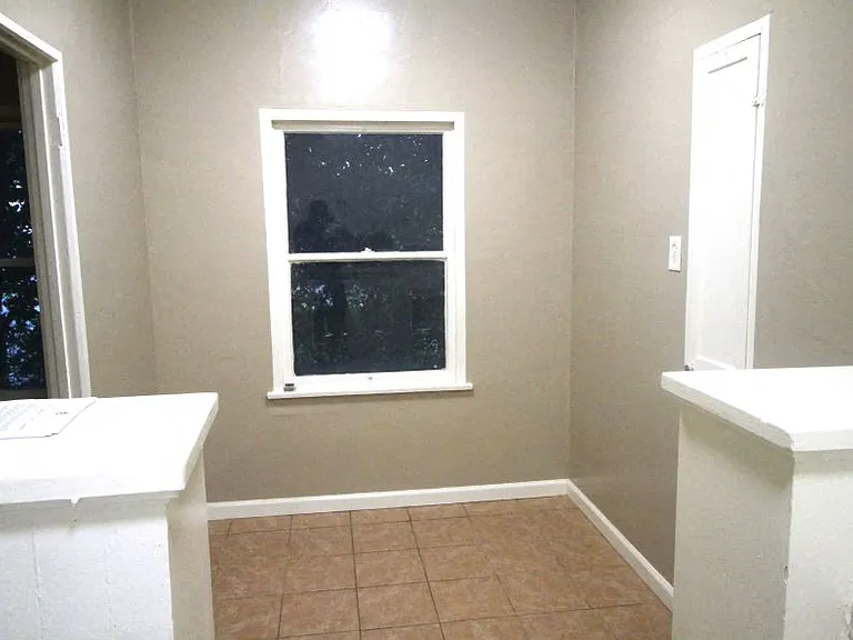 1152 Broad Ave. — Photo 4