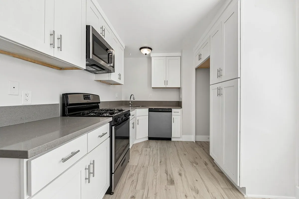Building Photo - 422 13th St #A-D