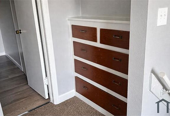 5th image of 946 Washington Ave #1