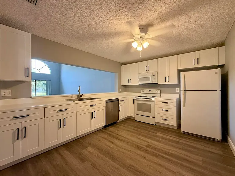 432 Ashwood Pl — Photo 8