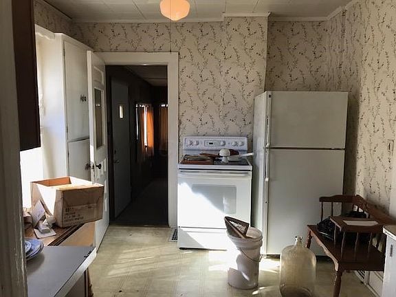 5th image of 273 Woods Ave