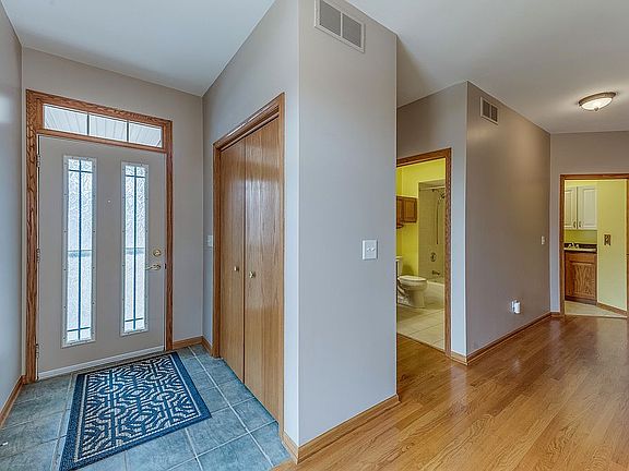 4th image of 6862 Michaels Cir