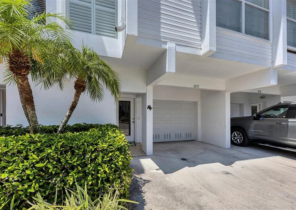 8272 Harborside Cir