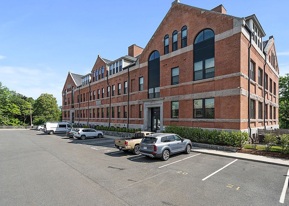 1st image of 1022 Hancock St #105