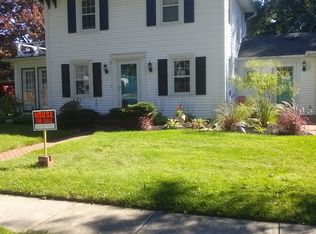 106 Ambleside Dr, Lockport, NY 14094