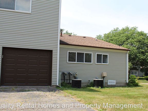 3rd image of 1115 Green Meadows Dr