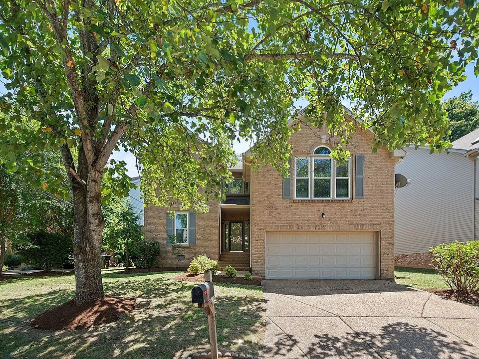 1st image of 812 Magnolia Ct E