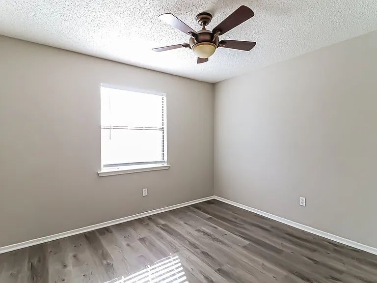 2917 Highlawn Ter — Photo 14