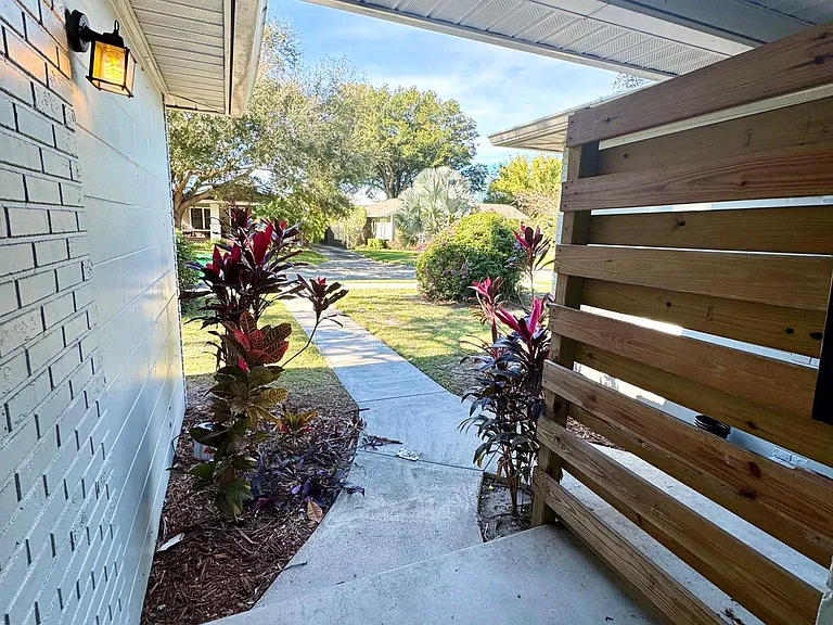 5407 N Suwanee Ave #B — Photo 2