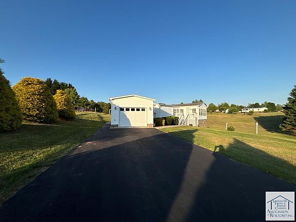 2nd image of 105 Chestnut Meadows Dr
