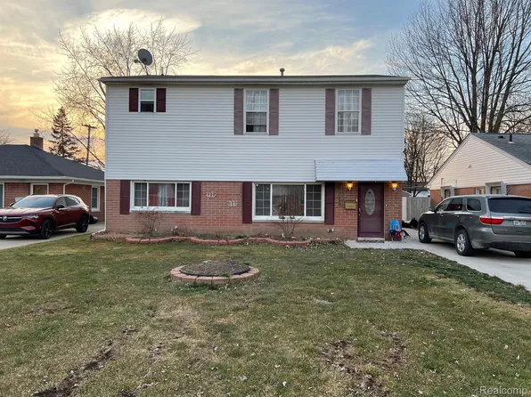 11081 W Clements Cir, Livonia, MI 48150
