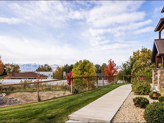 3rd image of 252 E Sandy Sage Way