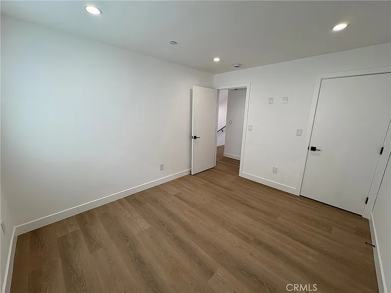 14165 Calvert St — Photo 13
