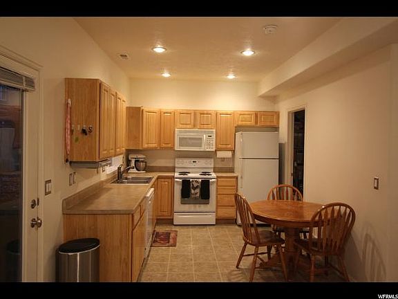 3rd image of 5047 W Slate St #32-1