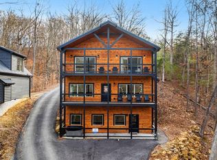 206 S Smoky Mountain Way, Sevierville, TN 37876