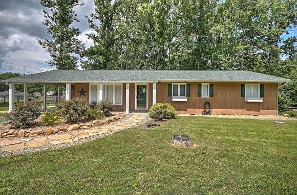 1st image of 411 Greenland Ln